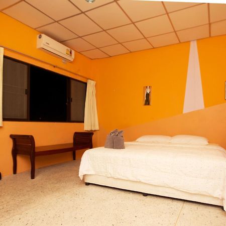 Holiday Phangan - Hostel & Bar Тонг Сала Экстерьер фото